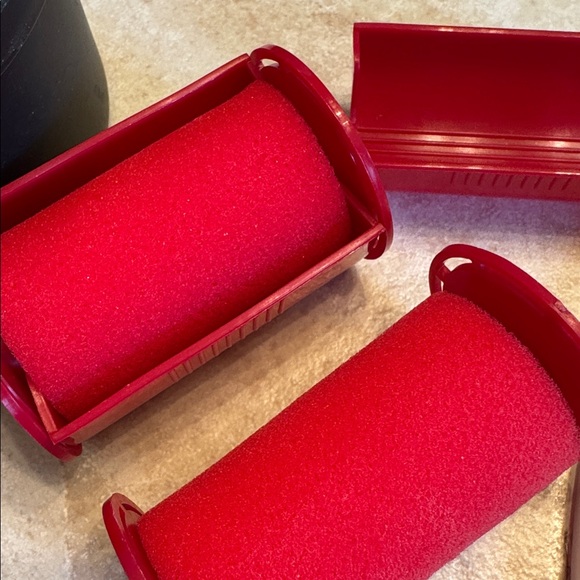 Caruso Steam Setter with Bold Red Rollers - Picture 5 of 6